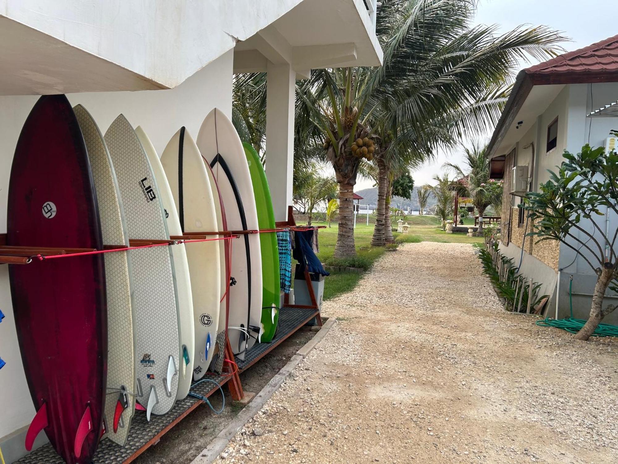 Mama Nings Beach Hotel Sekongkang Eksteriør bilde