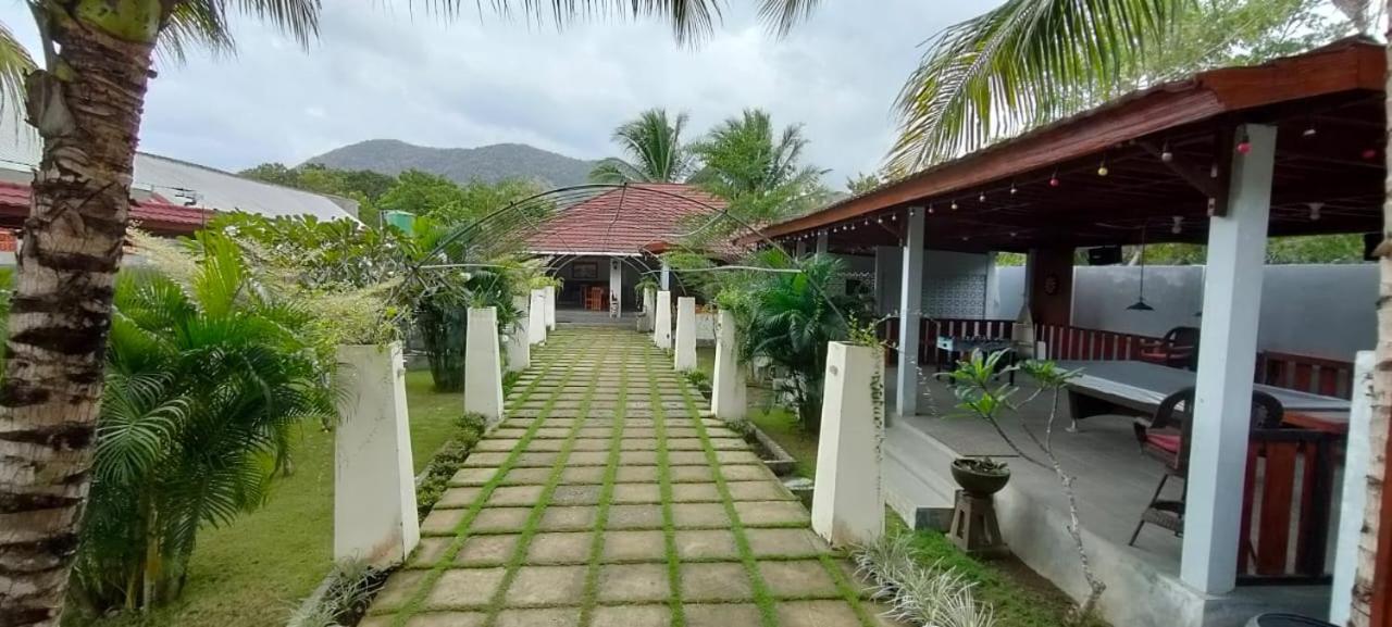 Mama Nings Beach Hotel Sekongkang Eksteriør bilde