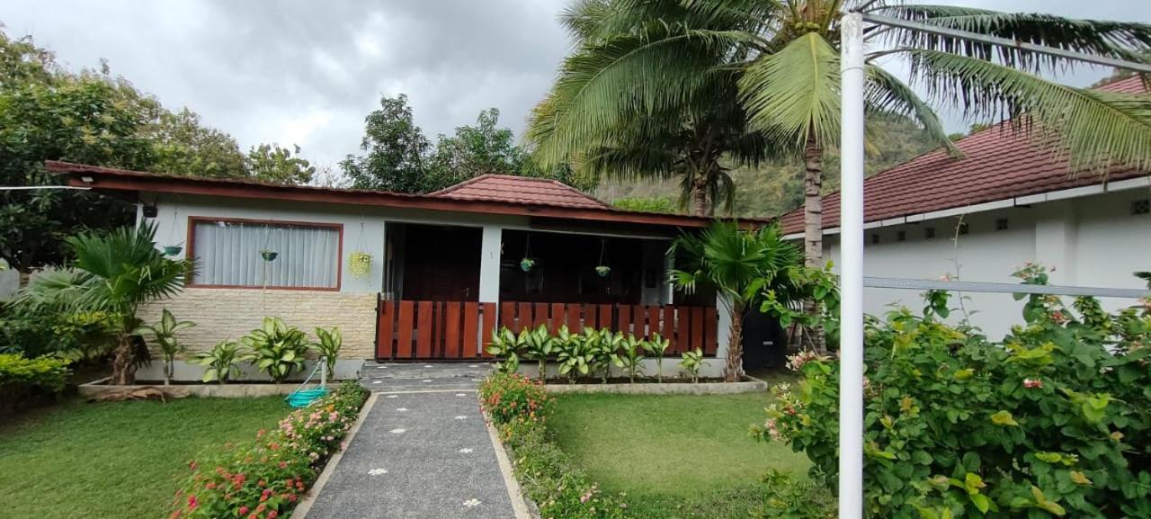 Mama Nings Beach Hotel Sekongkang Eksteriør bilde