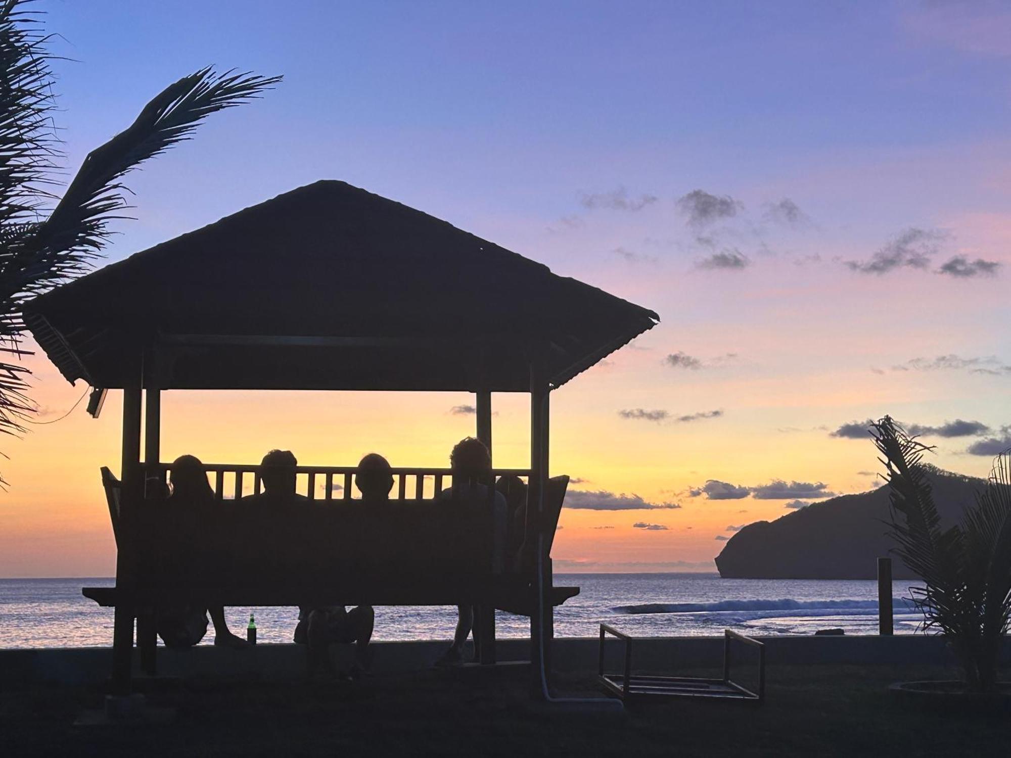 Mama Nings Beach Hotel Sekongkang Eksteriør bilde