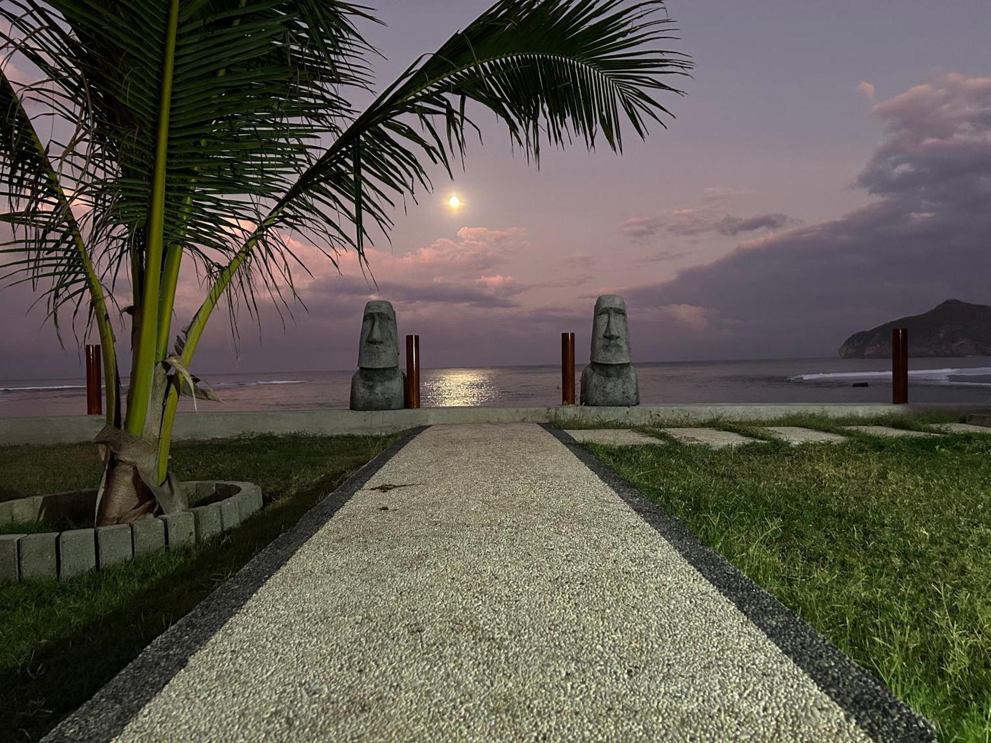 Mama Nings Beach Hotel Sekongkang Eksteriør bilde