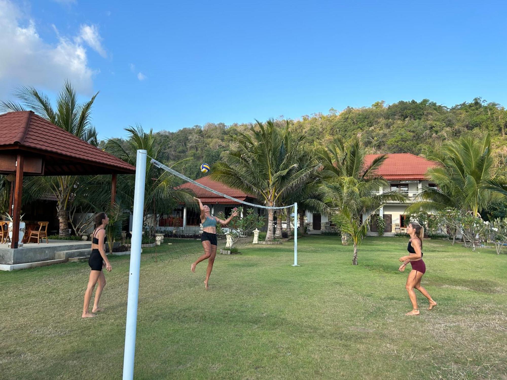 Mama Nings Beach Hotel Sekongkang Eksteriør bilde