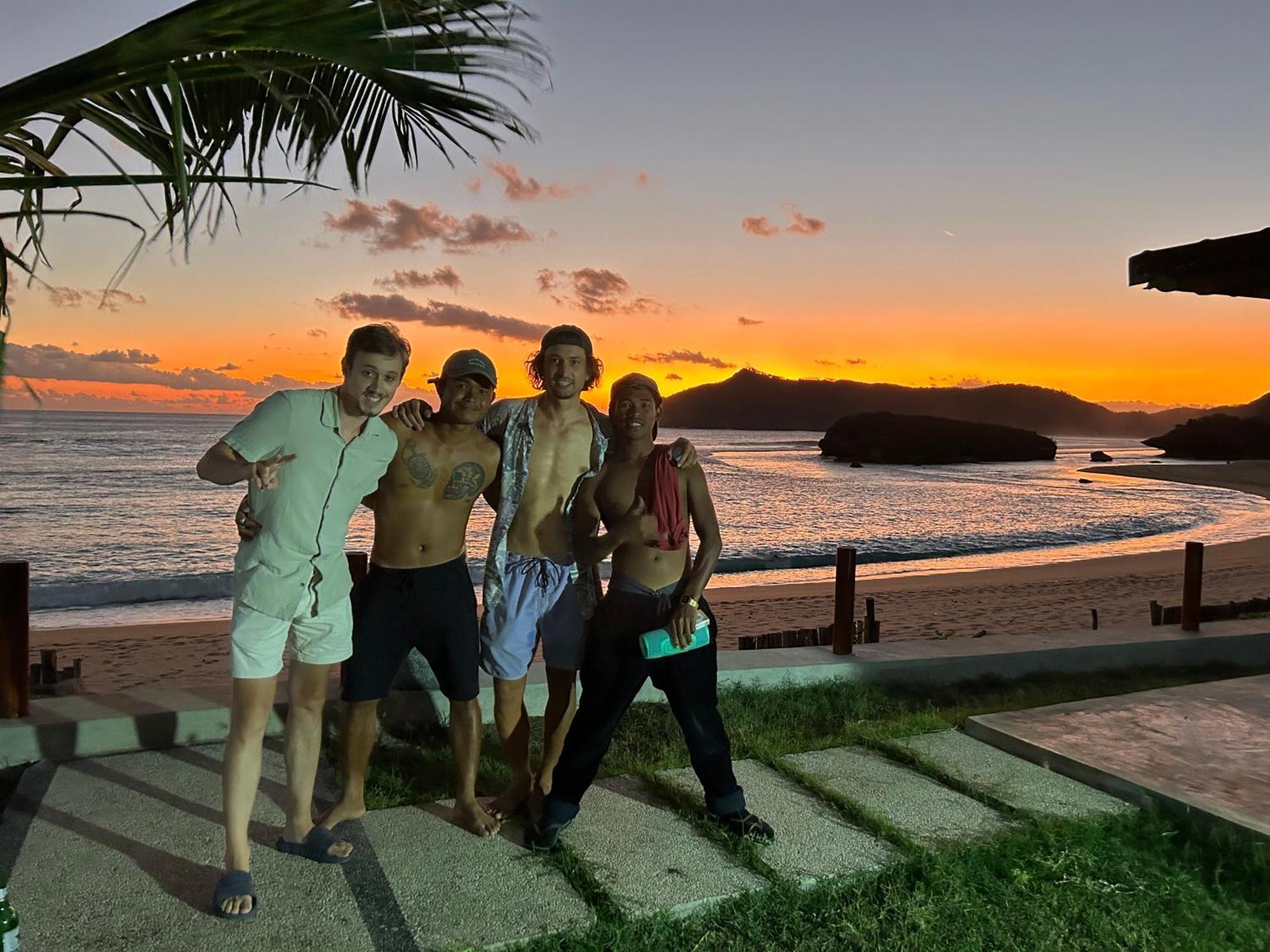 Mama Nings Beach Hotel Sekongkang Eksteriør bilde