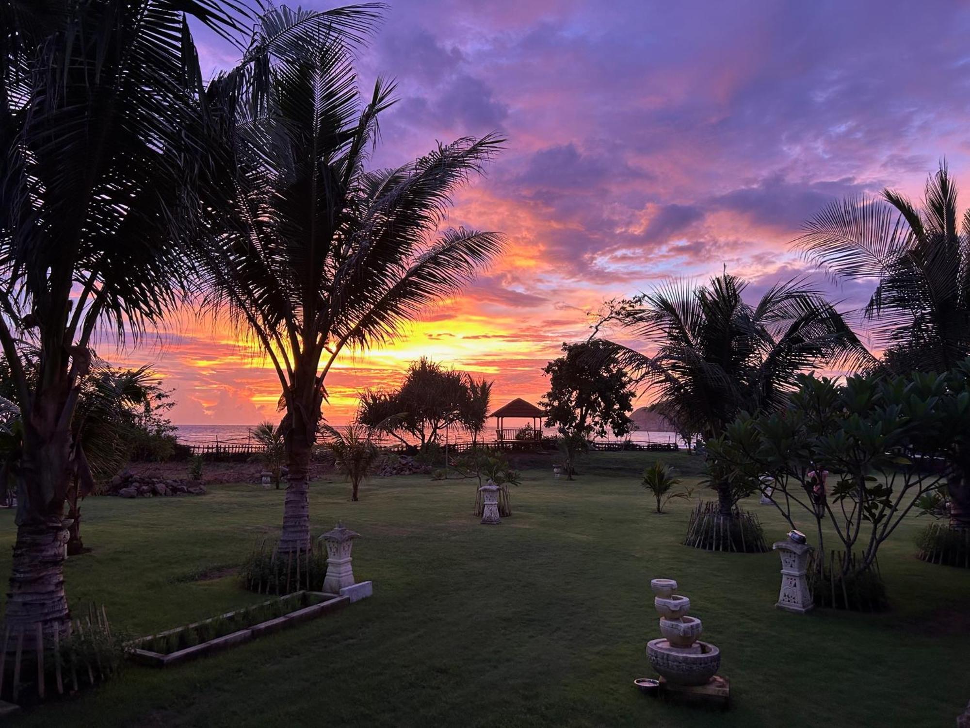Mama Nings Beach Hotel Sekongkang Eksteriør bilde