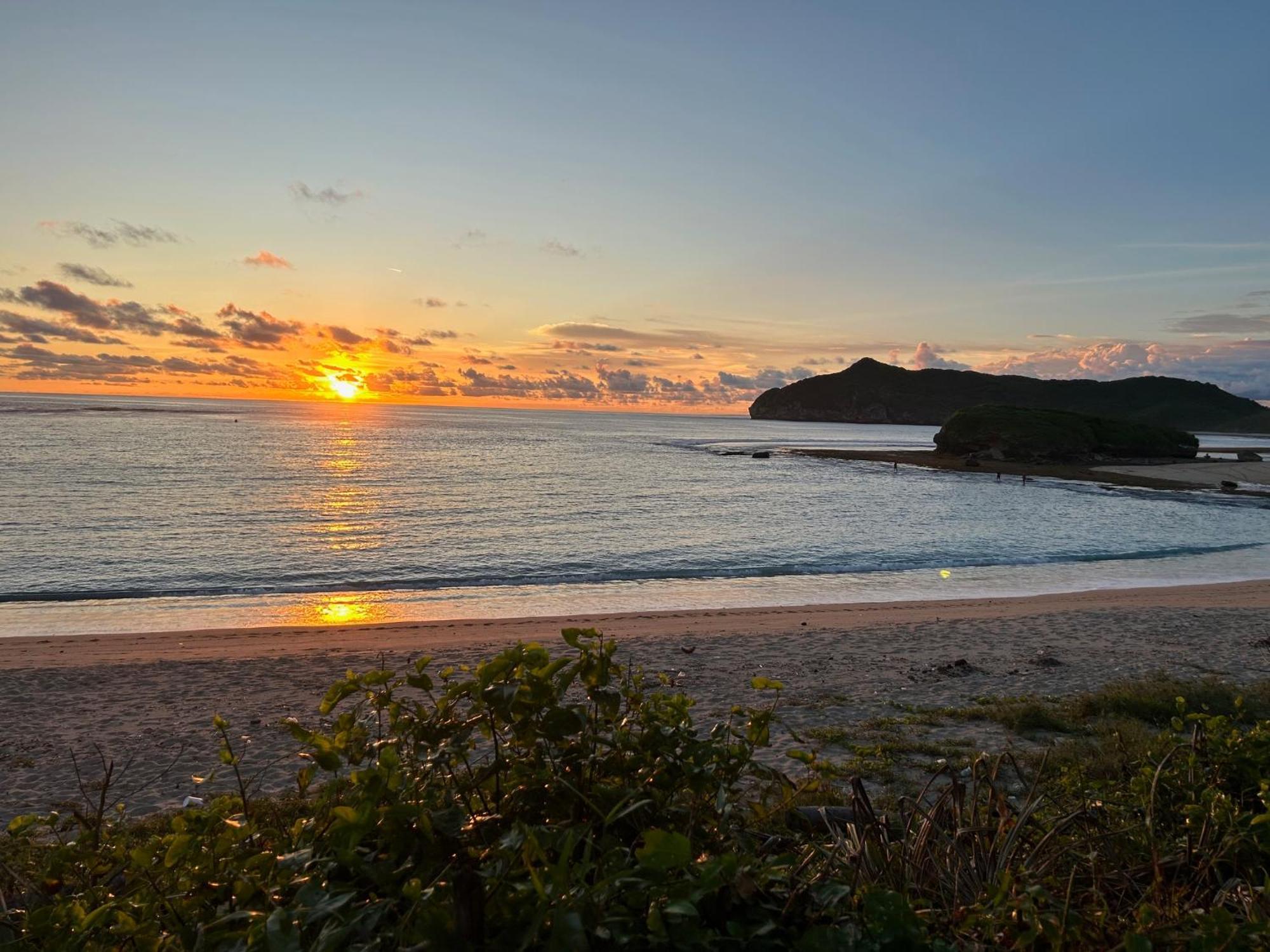 Mama Nings Beach Hotel Sekongkang Eksteriør bilde