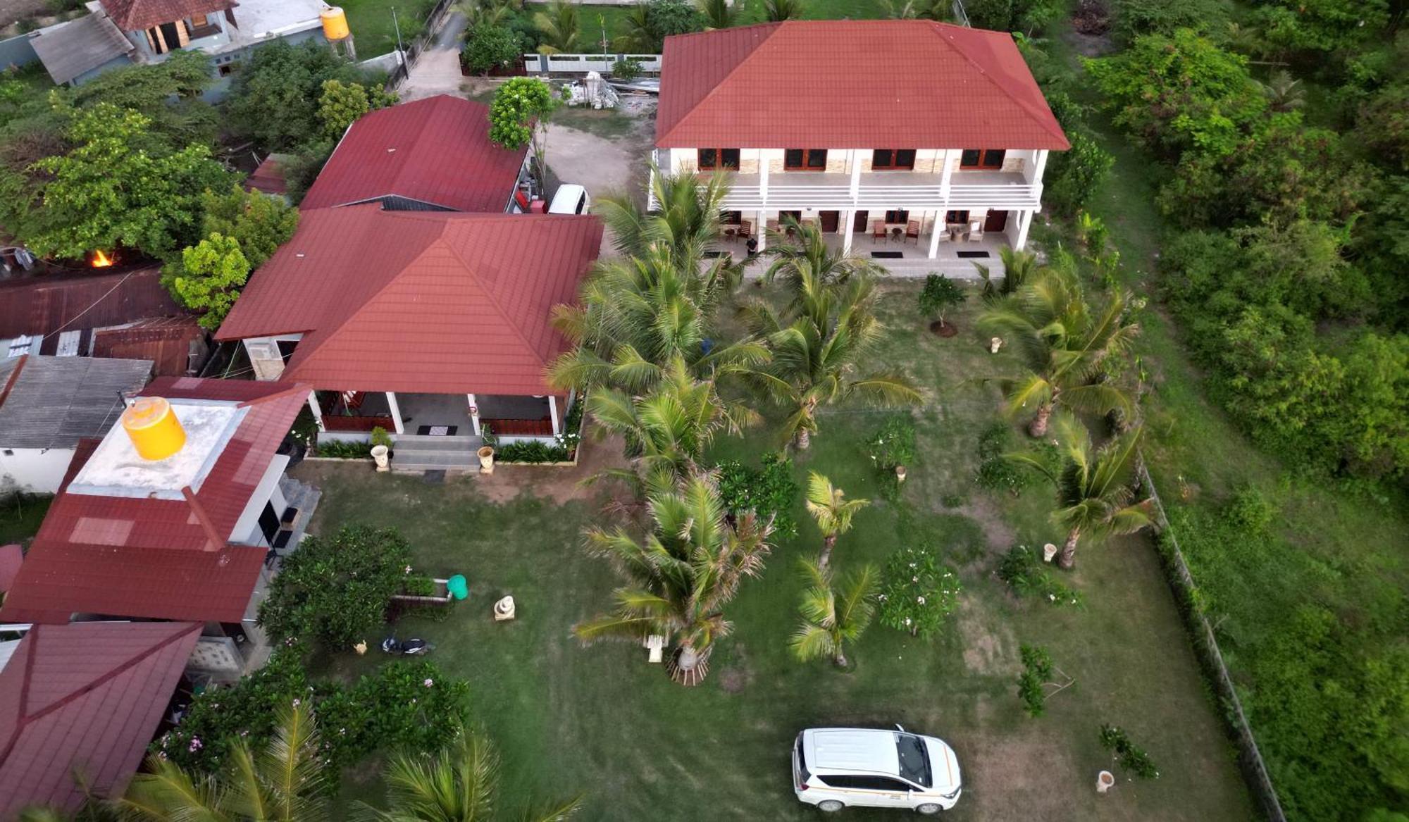 Mama Nings Beach Hotel Sekongkang Eksteriør bilde