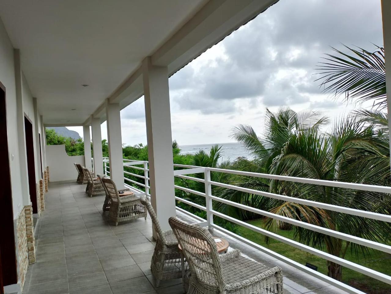 Mama Nings Beach Hotel Sekongkang Eksteriør bilde