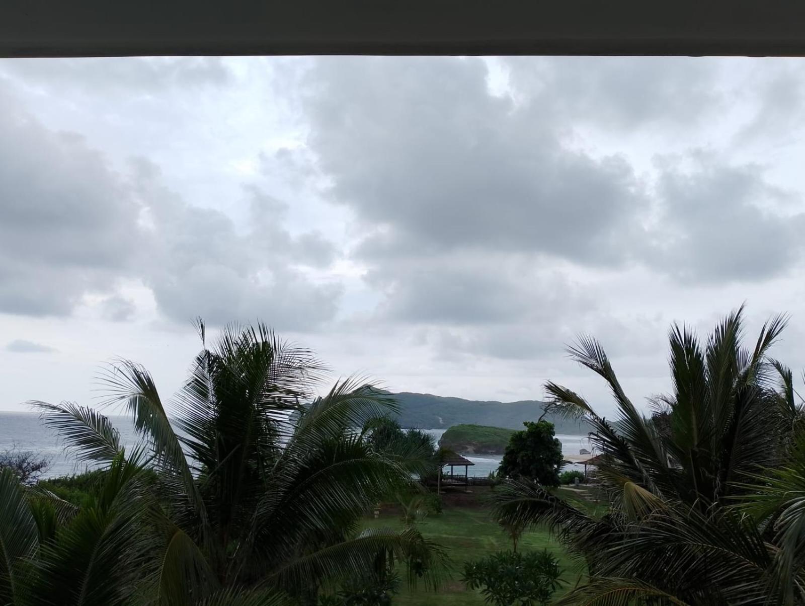 Mama Nings Beach Hotel Sekongkang Eksteriør bilde