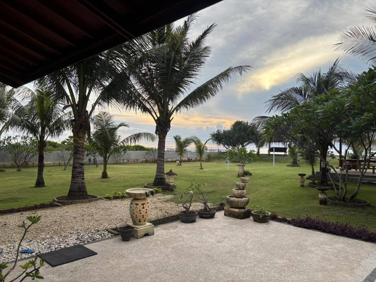 Mama Nings Beach Hotel Sekongkang Eksteriør bilde