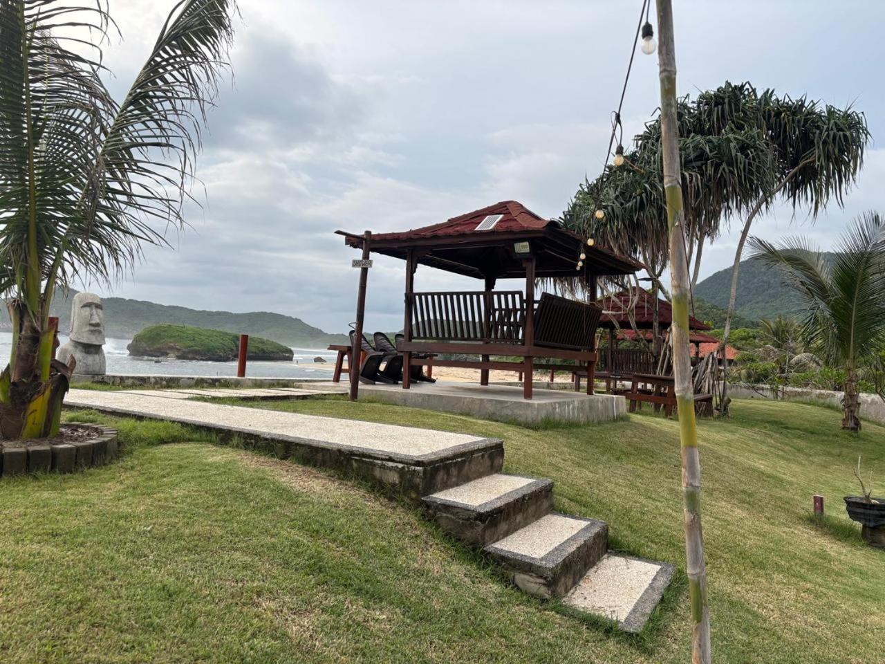 Mama Nings Beach Hotel Sekongkang Eksteriør bilde